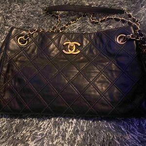 Medium size chanel purse black